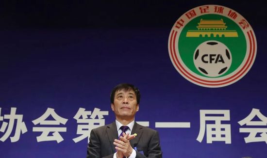 他不止是要杀死蝙蝠侠，还要从精力上摧毁他，也要从精力上摧毁全部哥谭市，一个彻彻底底的打着革命幌子的大盗。